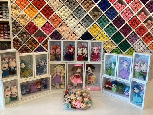 Character Amigurumis by @hooksandyarnz